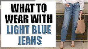 What Color Jeans Can I Wear to Work at Starbucks?