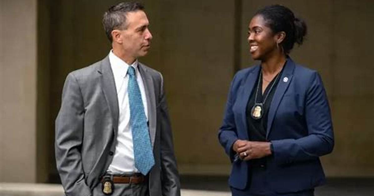 What Do Fbi Agents Wear?