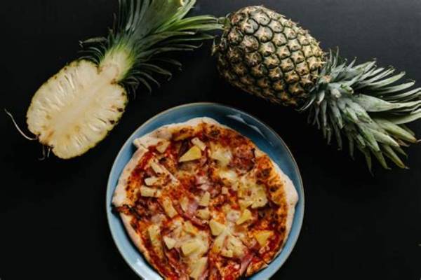 What Does Pineapple on Pizza Mean on Tinder?