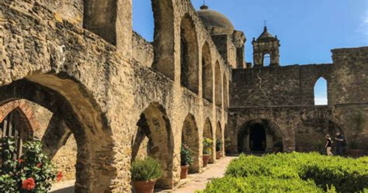What Happened to the Spanish Colonial Outposts in New Mexico and Florida?