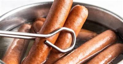 What Is Better Boiled or Grilled Hot Dogs?