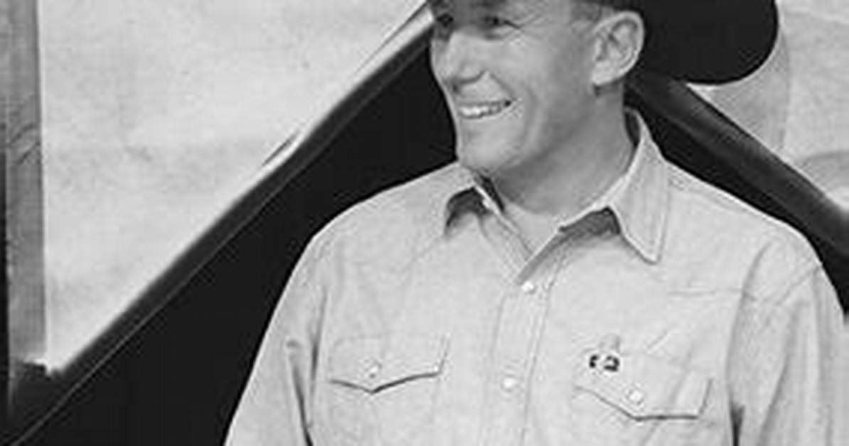 What Is Jw Hart's Real Name?