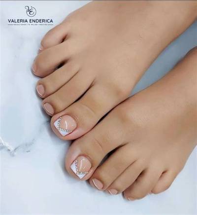 White Toenails with Design: the Ultimate Guide to Stunning Nail Art