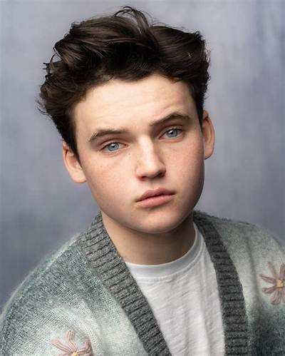 Who Are Benjamin Evan Ainsworth Parents? Wikipedia Facts on Son of a Critch Actor