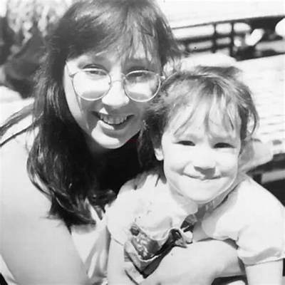 Who Are Emma Hunton’s Mom and Dad? Who Is Her Husband?
