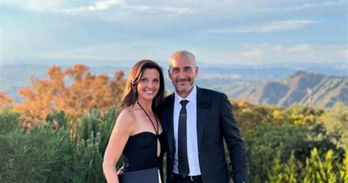 Who Is Jon Anik Wife Everything to Know About the Ufc Commentator And