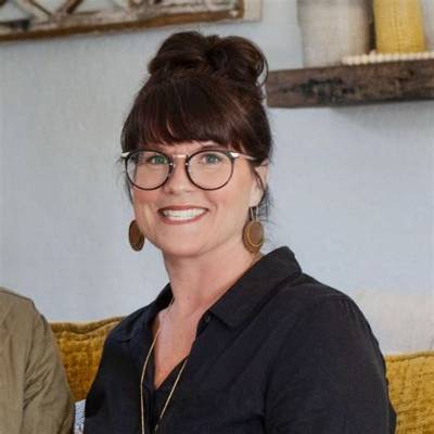 Who Is Lyndsay Lamb from Hgtv Unsellable Houses? Net Worth Revealed