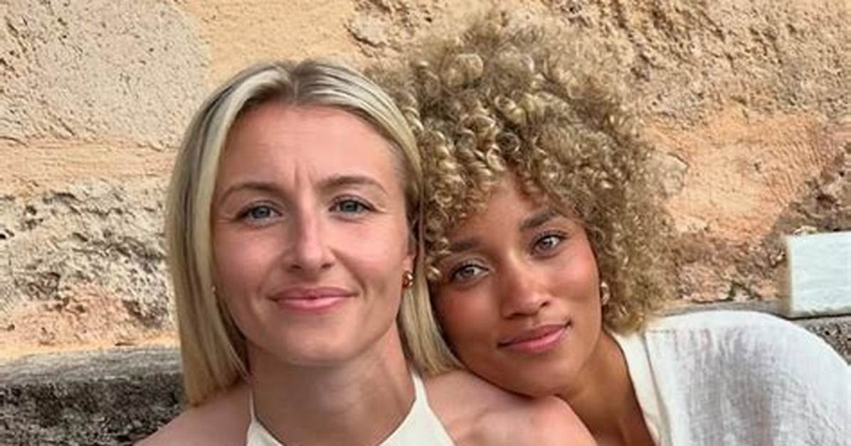 Who's Leah Williamson Dating? Uncovering Her Relationship Exploits