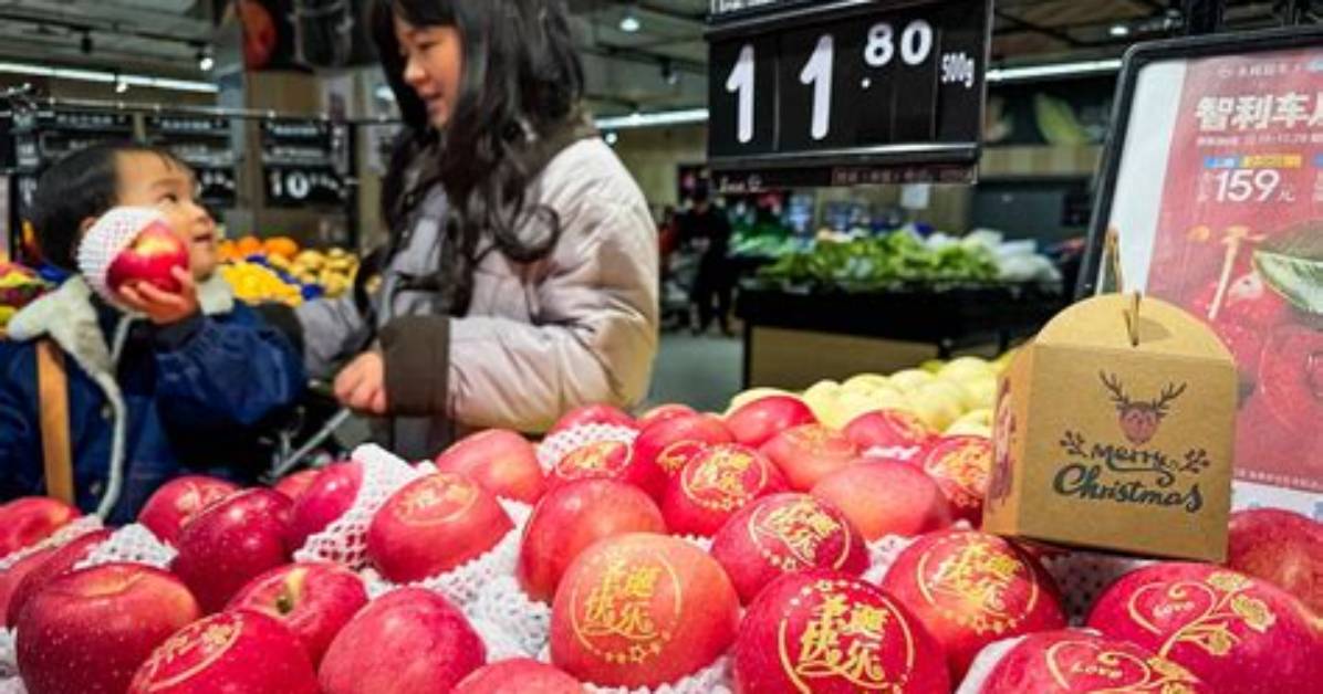 Why Do Chinese Give Apples at Christmas?