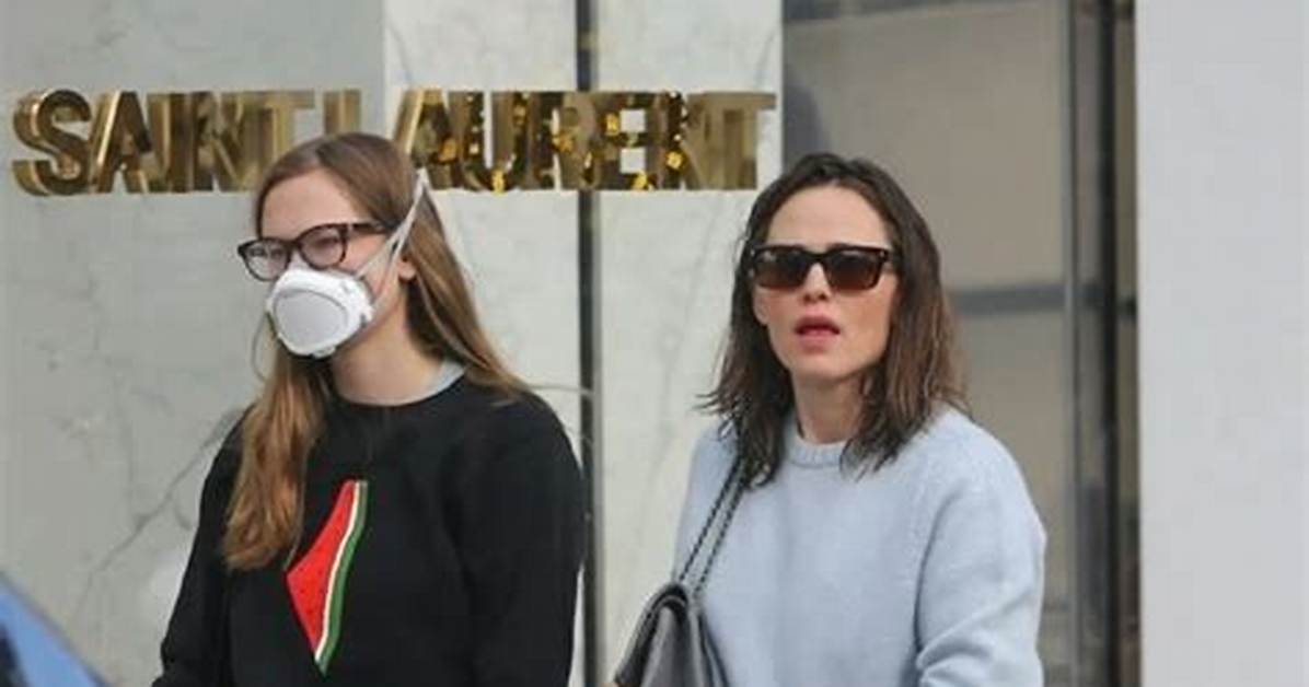 Why Violet Affleck Always Hides Her Face the Mystery