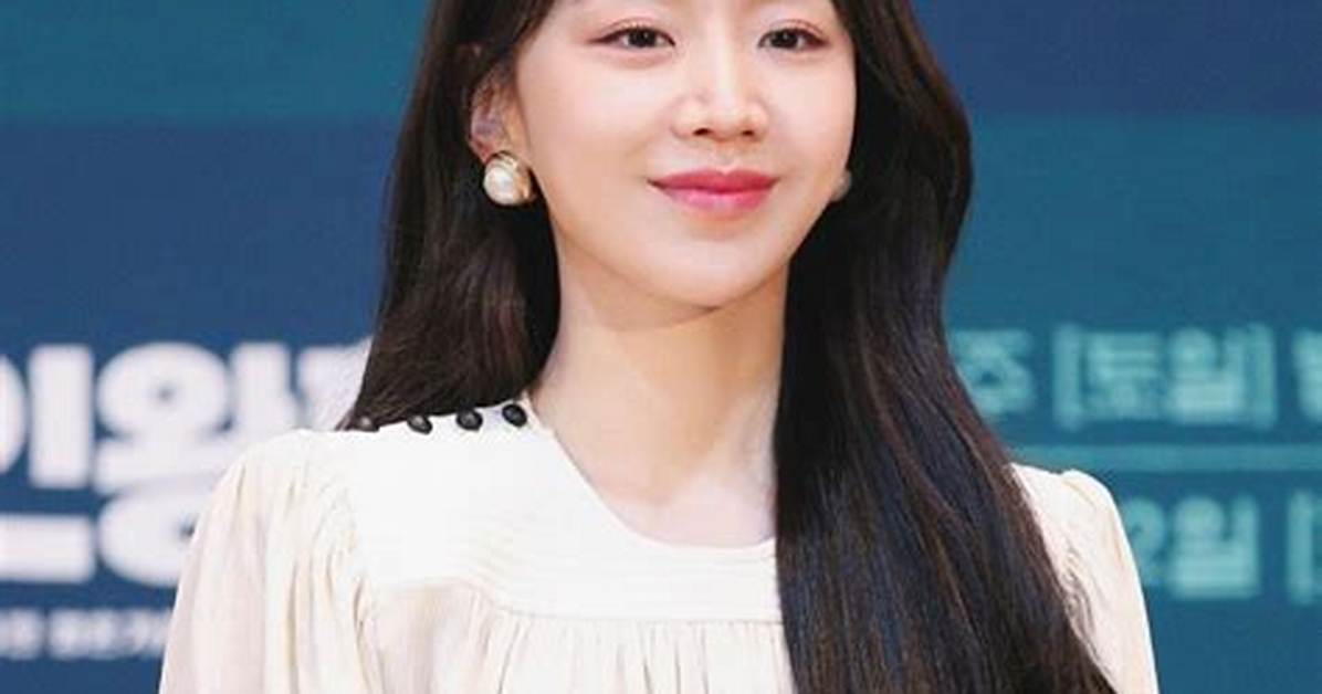 Yes, She Is! Shin Hye-Sun's Relationship Status Revealed