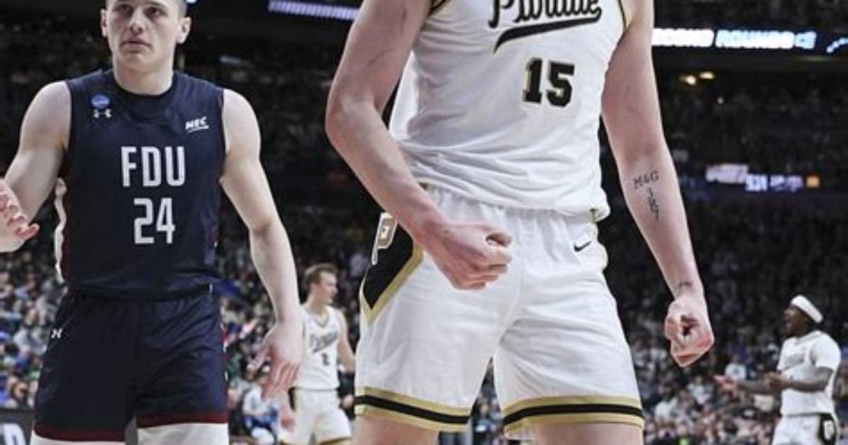 Zach Edey's Weight: a Giant on the Court