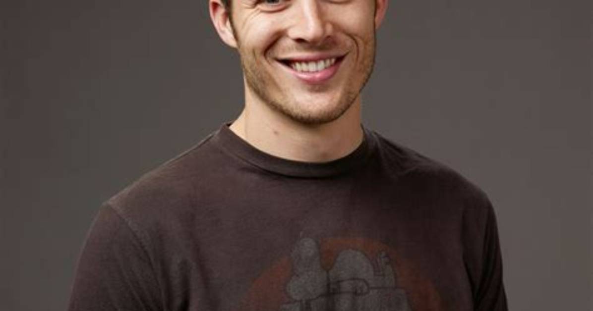 Zach Gilford: Wife, Net Worth, Tattoos, Smoking & Body Facts